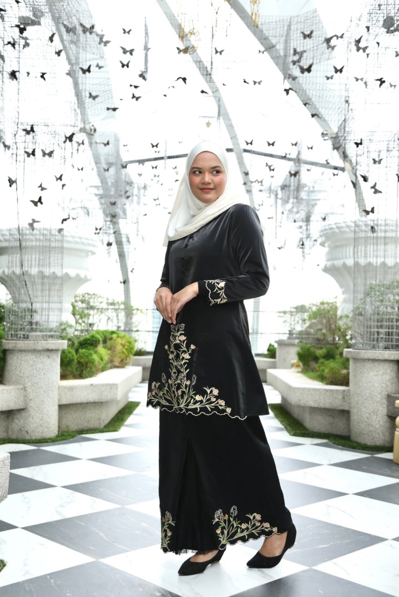 Julia Kurung