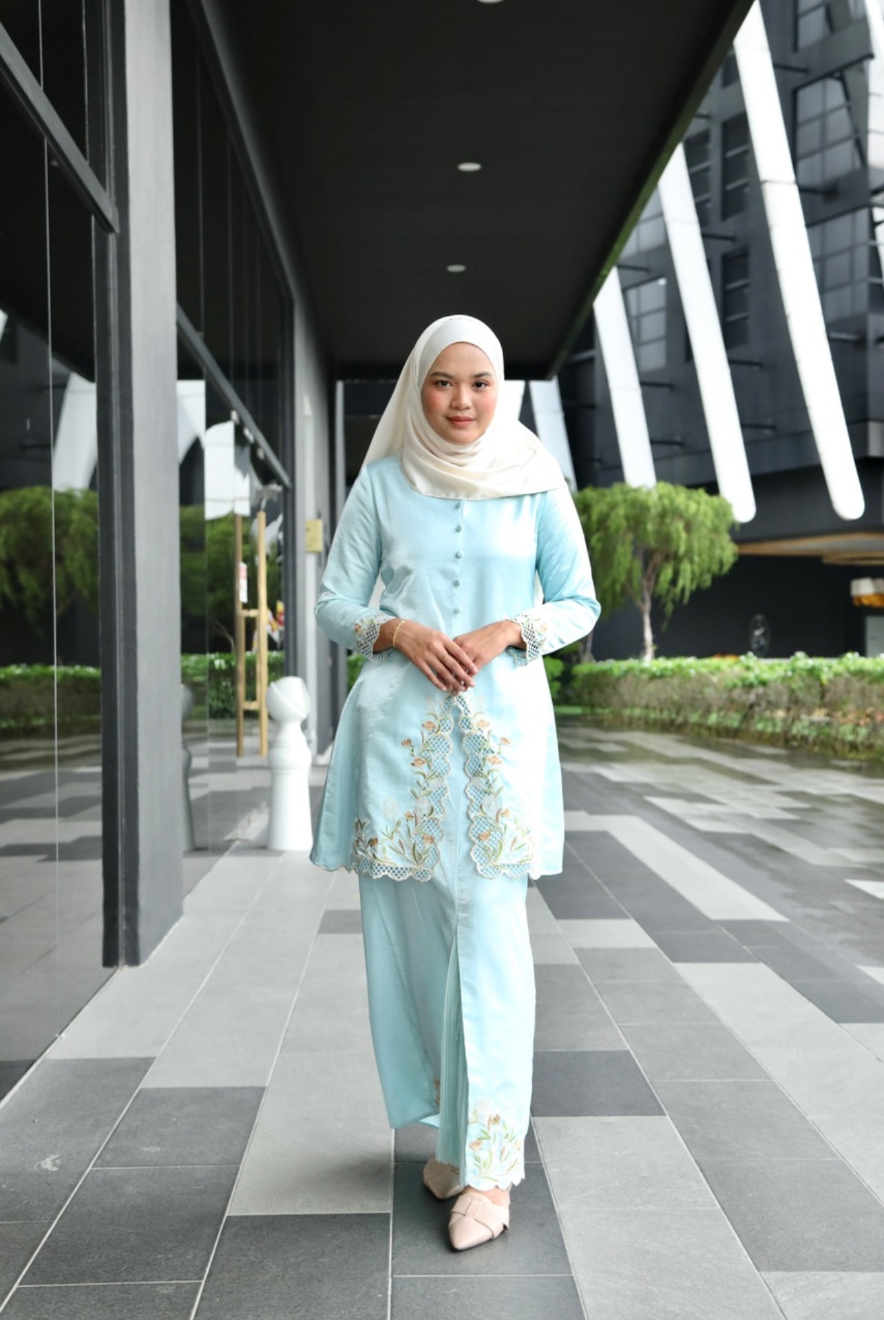 Julia Kurung