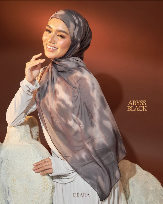 Abyss Black - Thessalia Shawl