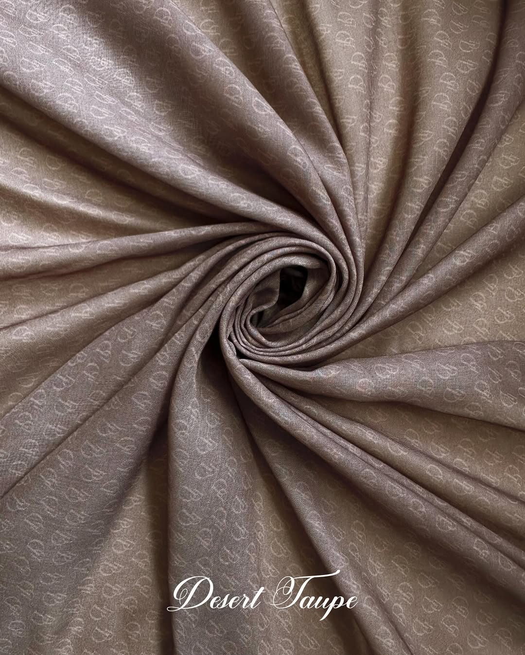 Dessert Taupe - Plain Dearaya SQ