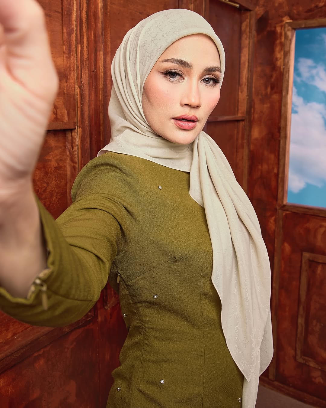 Ivory - Raya Delights
