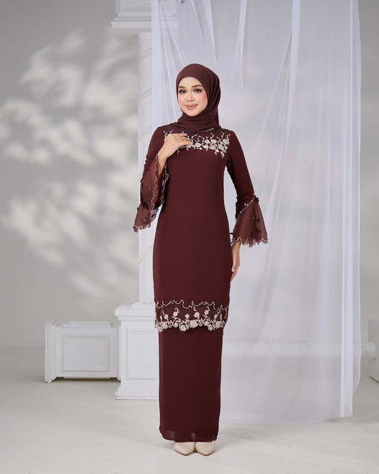 Evaris Kurung